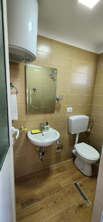 Apartament Teuta Пермет Екстер'єр фото